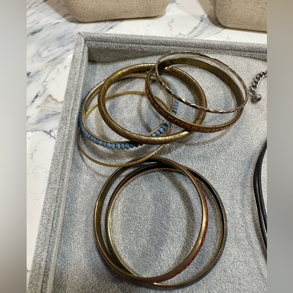 14 Pieces Vintage inspired jewelry bundle earrings, necklace and bracelets - Picture 7 of 10